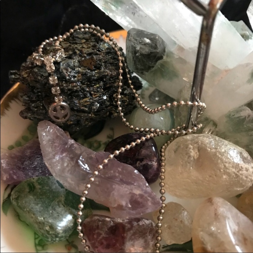 SILVER CRYSTAL SIMPLE NECKLACE